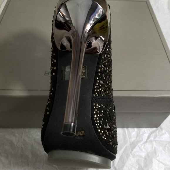 BCBGMAXAZRIA PEACOCK PUMP BLK/RYL BLUE 7.5M NWT - Picture 6 of 8